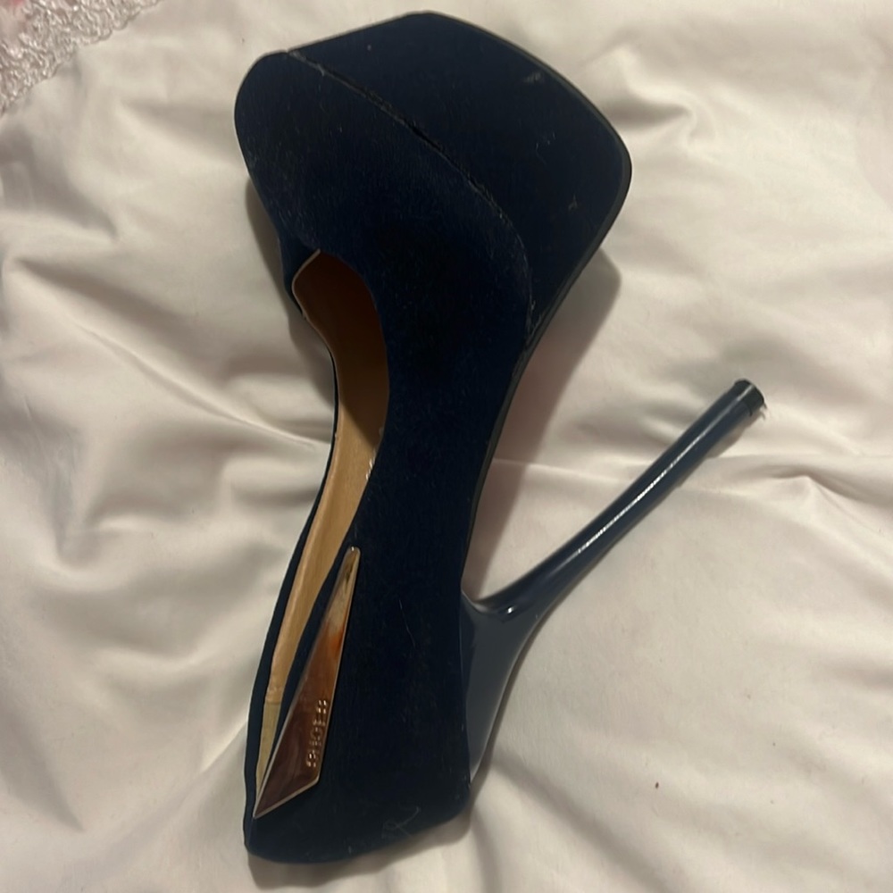 Meng Si Ni gorgeous heels with red sole